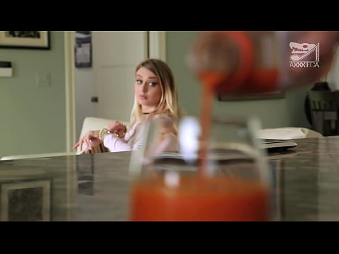 ❤️ 巨乳でキツキツのマンコの女の子は、敗者からチンコをもらうが、非常にハード。 セックス ❌️❤